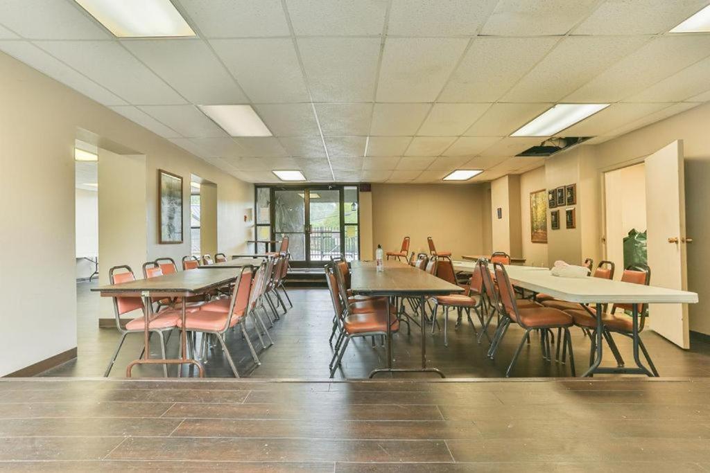 Family Bear Condos, Full King Suite, Kitchen, Pool Access Unit 103 Gatlinburg Exteriér fotografie