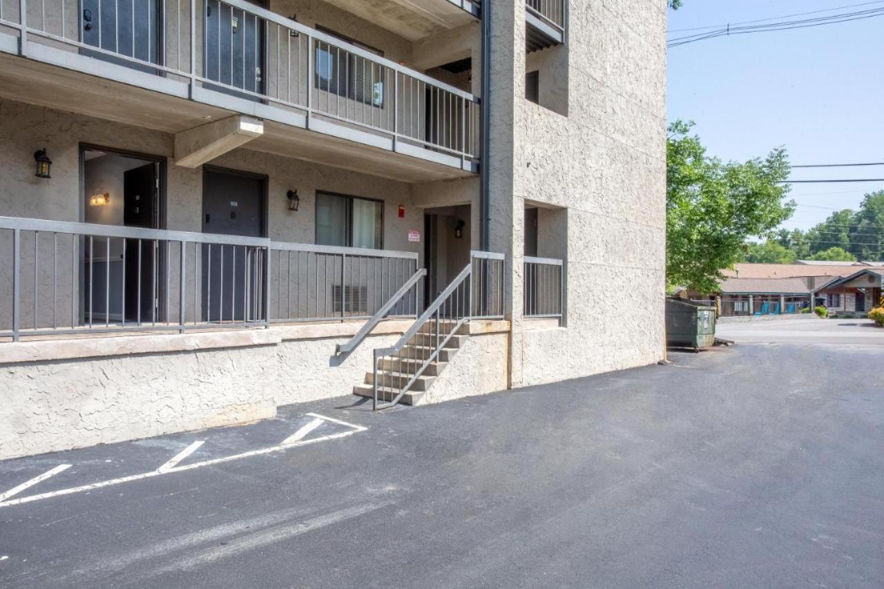Family Bear Condos, Full King Suite, Kitchen, Pool Access Unit 103 Gatlinburg Exteriér fotografie